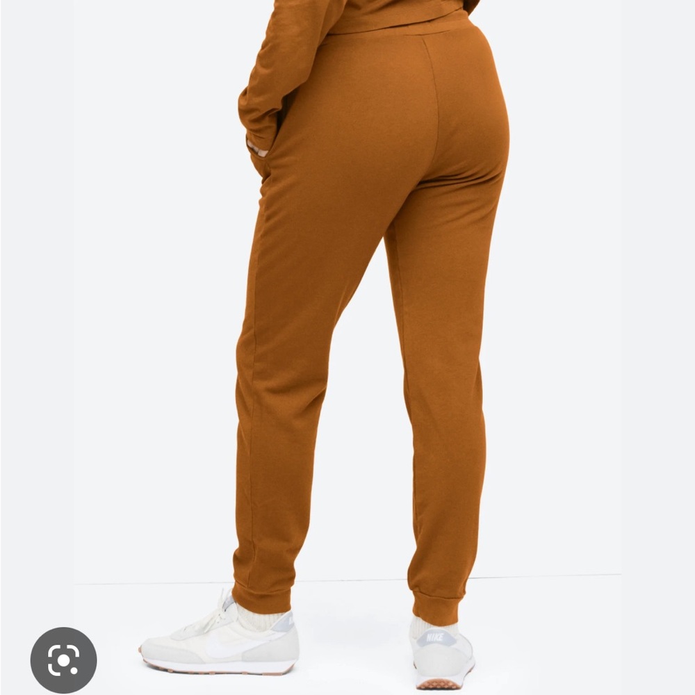 MATE fleece relaxed sweatpants in Amber